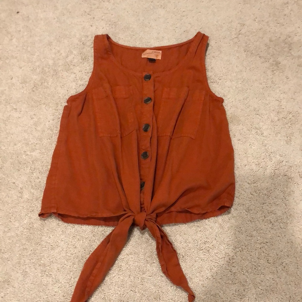 Women’s rust tank top with buttons and front tie size XS